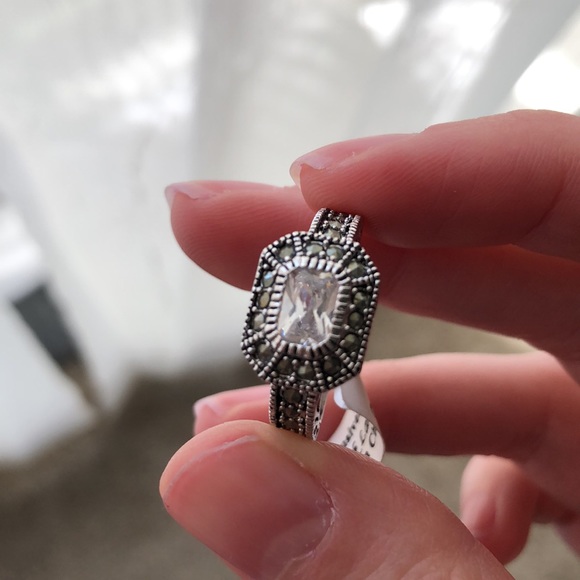 Park Lane Jewelry - NWT Parklane Reign Ring | Size 8 | Cubic Zirconia